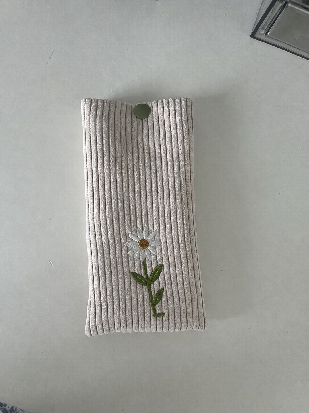 Etui à lunette brodée marguerite