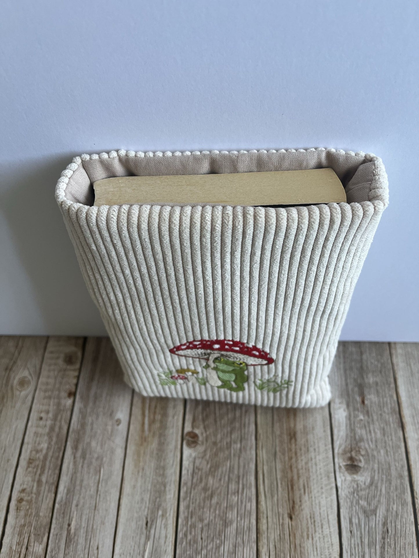 Pochette brodée grenouille & champignon