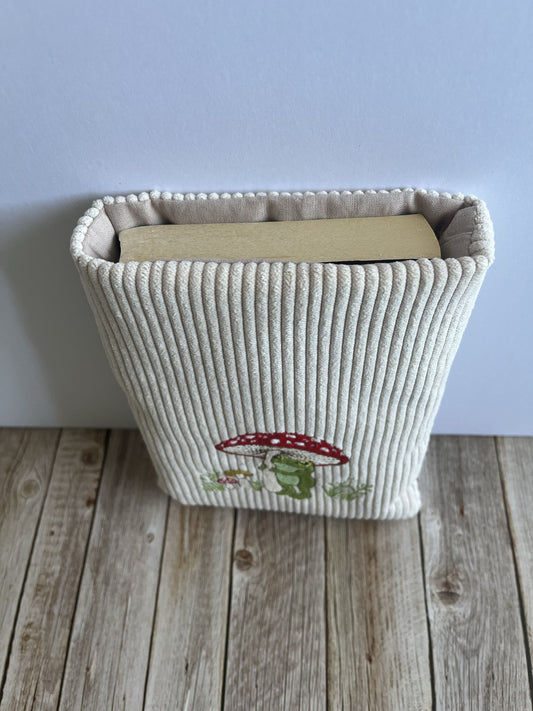Pochette brodée grenouille & champignon