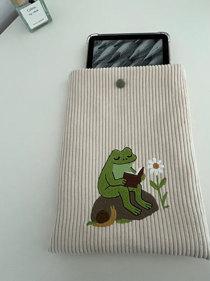 Pochette pression brodée Grenouille